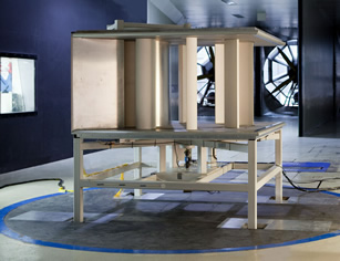 Vertical acting wind turbine simulator
